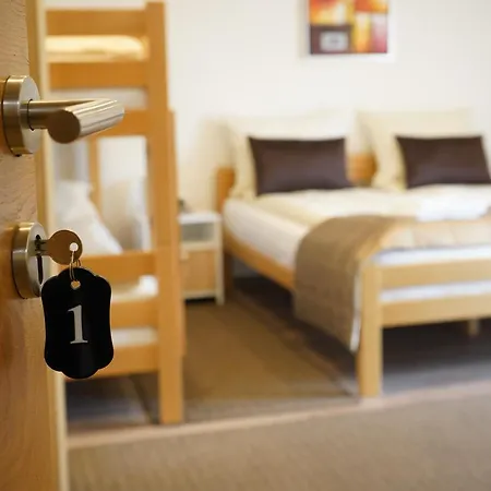 شقة - Sobe Tiha Luka, *