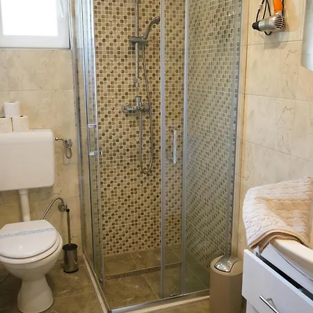 - Sobe Tiha Luka, بيلاسنيكا