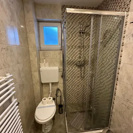 شقة - Sobe Tiha Luka, *